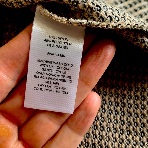 Christopher&Banks Peyton Primrose NWT women’s top - Picture 4 of 6